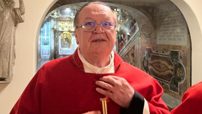 Dom José Edson visita o túmulo do Apóstolo Pedro