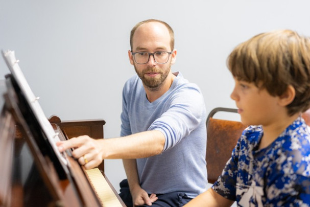 Student receiving one-on-one music instruction during a RHSA lesson