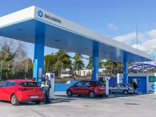 Competencia autoriza la compra de Ballenoil por Cepsa con la que entrará de lleno en el segmento de las gasolineras "low cost".