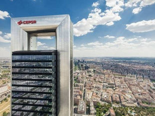 Cepsa ficha a Deloitte para captar fondos europeos para la recuperación poscovid.