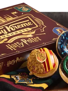 Krispy Kreme联手《哈利·波特》!限量版霍格沃茨学院甜甜圈8月18日开售