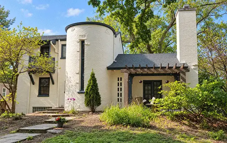 Exterior house painting and restoration in Chicago's North Shore by Top Vision Inc.