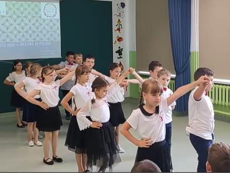 ERASMUS+ - Polonez w wykonaniu klasy I oraz naszych gości