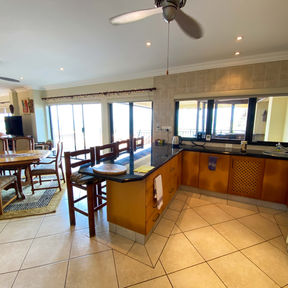 Kitchen 2.jpg