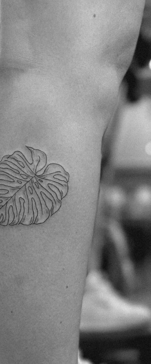 Monstera leaf, outline, fine line, simple tattoo design, Sydney Tattoo Artist
