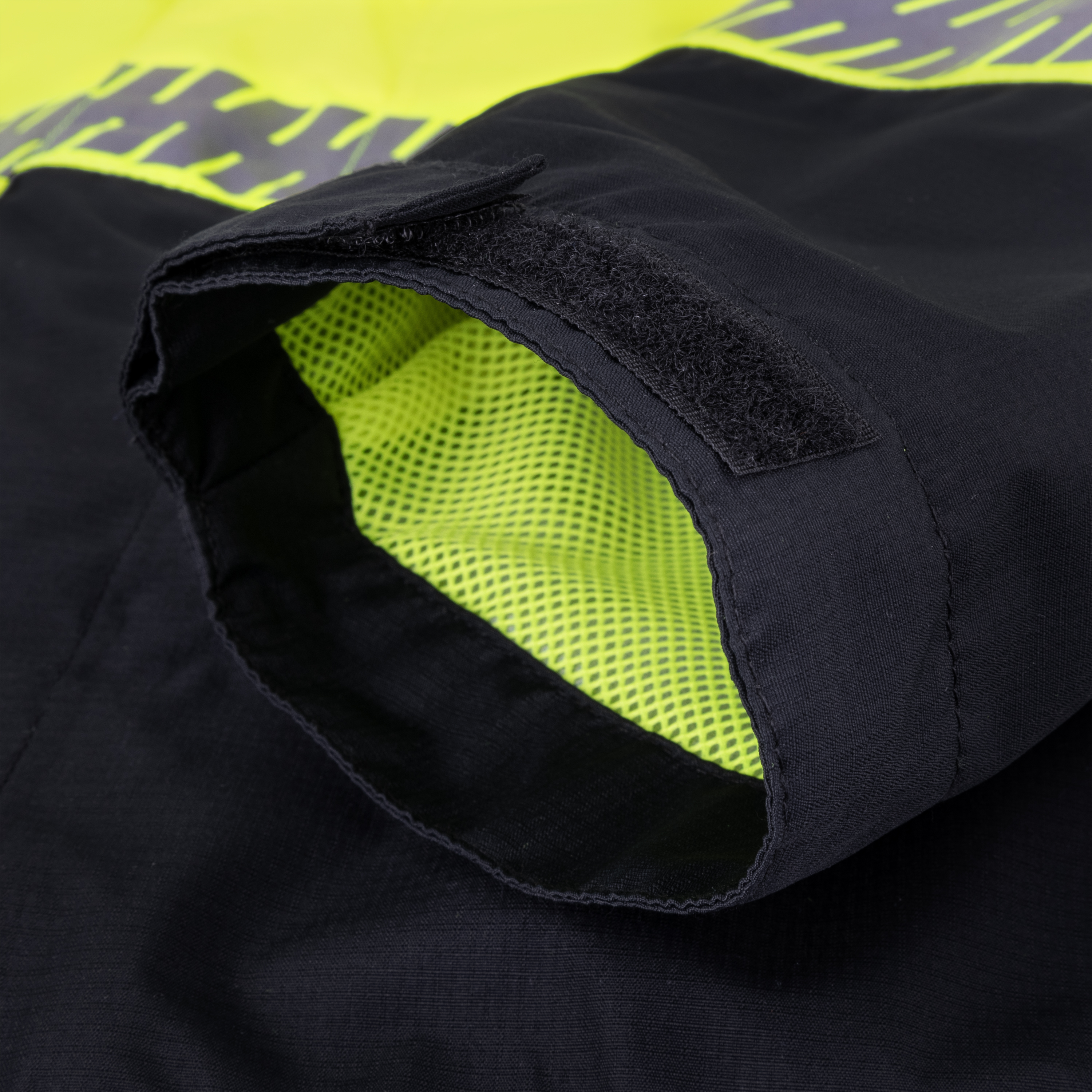 DEWALT DRW21 Class 3 Ripstop Wind and Rain Jacket | Bayshore