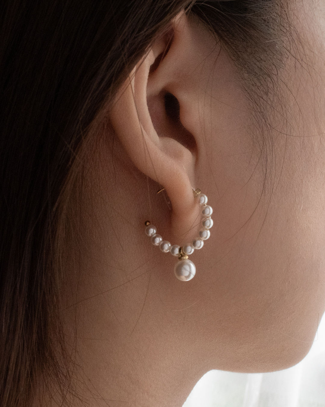 Gleam Curve sleek flowing jewelry catching the light.