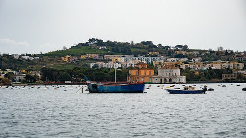 MYTILUS FEST A BACOLI, LA COZZA FLEGREA PROTAGONISTA AL PORTICCIOLO DI BAIA E ALL'OMBRA DEL CASTELLO