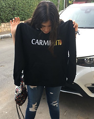 יי