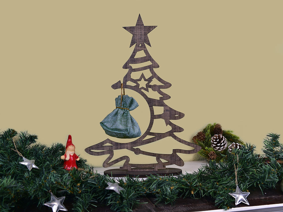 Thumbnail: Wunderschöner Weihnachtsbaum mit Ornament