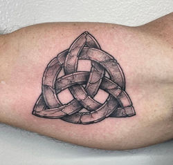 Trinity knot