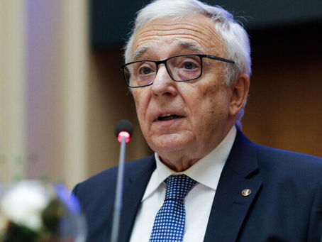 Mugur Isărescu, foc şi pară pe bănci, de parcă nu el le-ar conduce: „Au sărit calul cu ROBOR-ul”