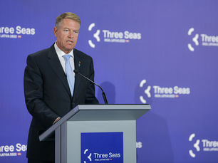 Klaus Iohannis a semnat: fiecare român primeşte mai mulţi bani!