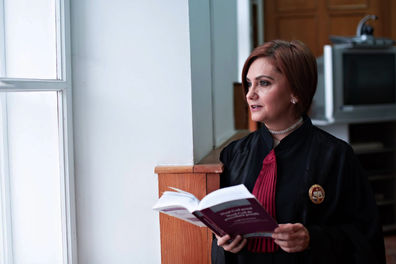 Adriana Stoicescu: În numele unei imbecilități numite corectitudine politică îi lăsăm să dea foc pla