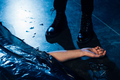 Femeie de 35 de ani, decedată după ce a fost lovită în plină stradă de un bărbat care a dispărut. Poliţia l-a prins însă după doar două ore!