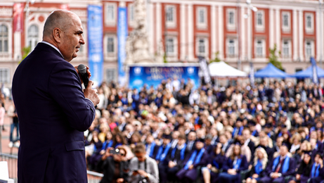 PREMIERUL ILIE BOLOJAN ÎN FAȚA STUDENȚILOR TIMIȘORENI