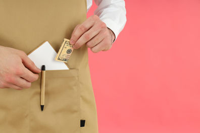 Klaus Iohannis a promulgat o lege care va afecta multe buzunare. Românii, şi mai nervoşi!