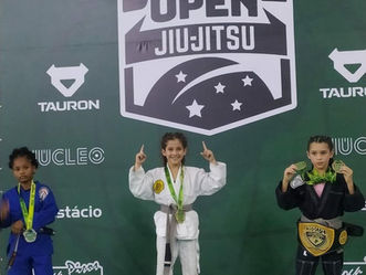 Atleta de Penedo é campeã no Brasil Open de Jiu-Jitsu