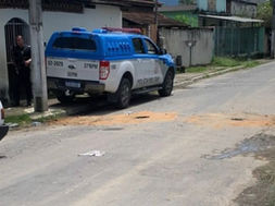 Polícia Militar impede implantação de barricadas, no bairro Baixada da Olaria, em Resende