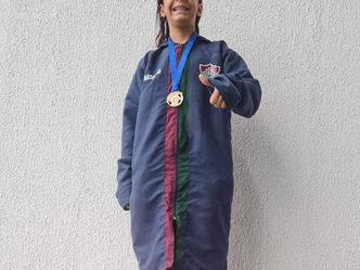 Atleta de Itatiaia, Alicia Cunha, é destaque na natação