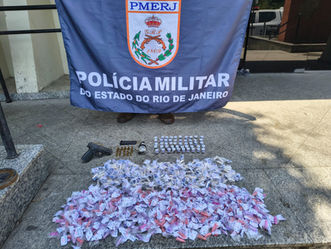 Polícia Militar apreende pistola, granada e mais de 500 pinos de cocaína em Visconde de Mauá