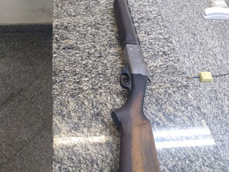 Homem é preso por porte ilegal de arma de fogo, na Vila Esperança
