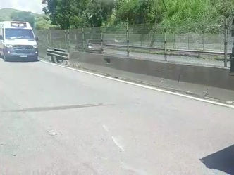 Engavetamento deixa motorista ferido, na Via Dutra, em Barra Mansa