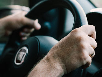 Grupo CCR lança campanha que chama a atenção para as distrações ao volante