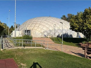 Schwimmhalle im „Freibad Nieder-Eschbach“