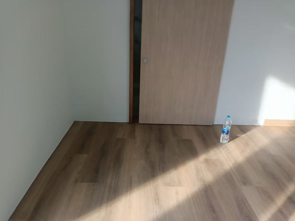 พื้นกระเบื้องยางลายไม้ กระเบื้องยางคุณภาพสูง พื้นกันน้ำ พื้นสีน้ำตาล กระเบื้องยางกาว กระเบื้องยางและบัวพื้นลายไม้ 4 นิ้ว บัวพื้น 10 ซม.