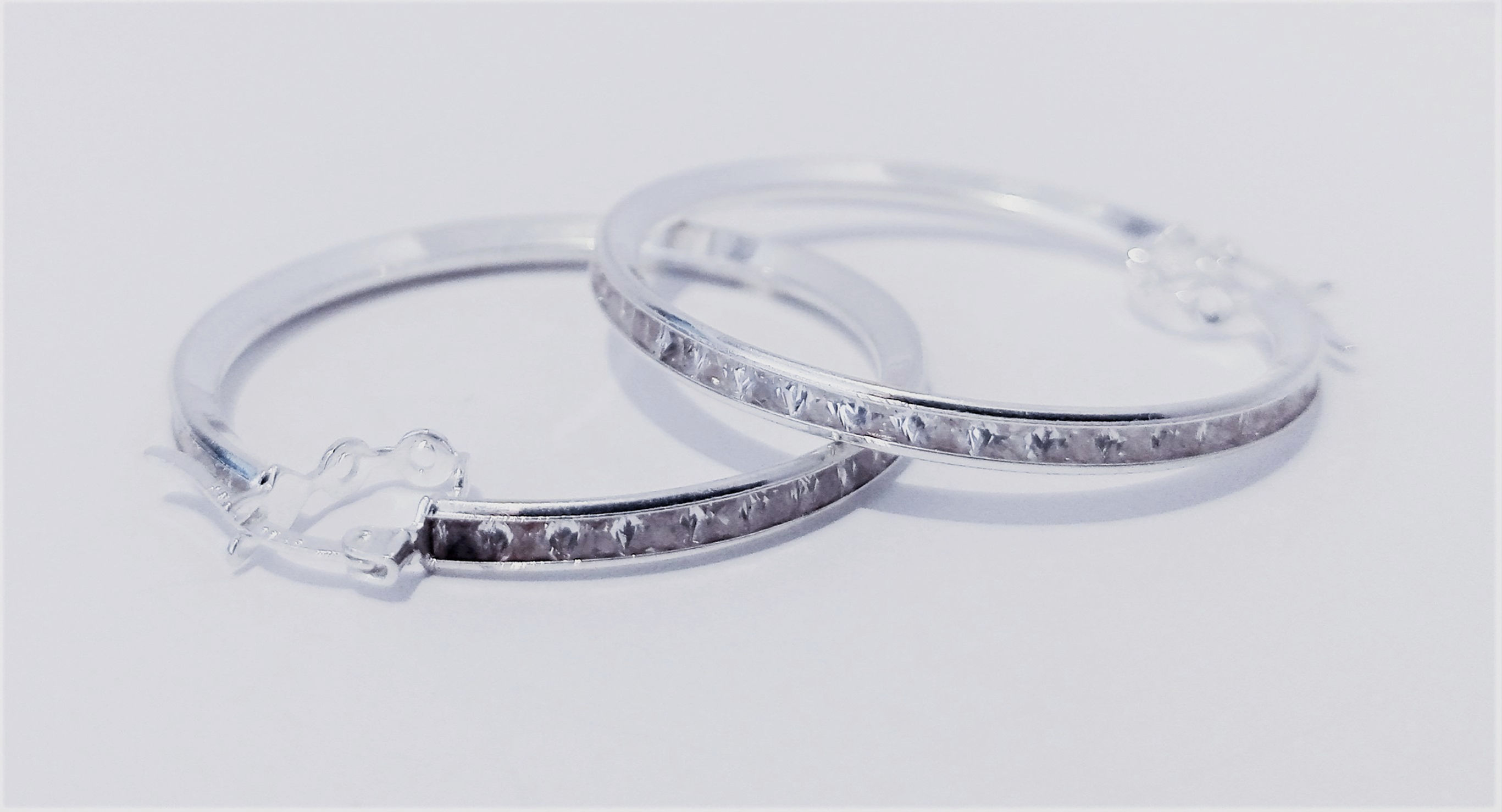 Arracada con Circonio Blanco Plata.925