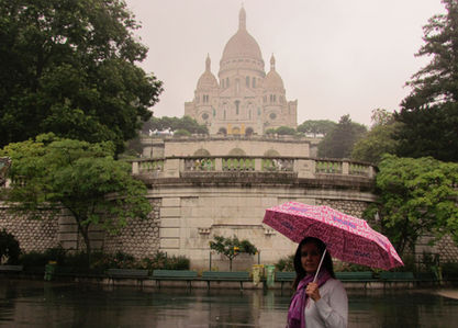 Basilique du Sacré-Cœur e o cabaret Moulin Rouge no Montmartre, Paris