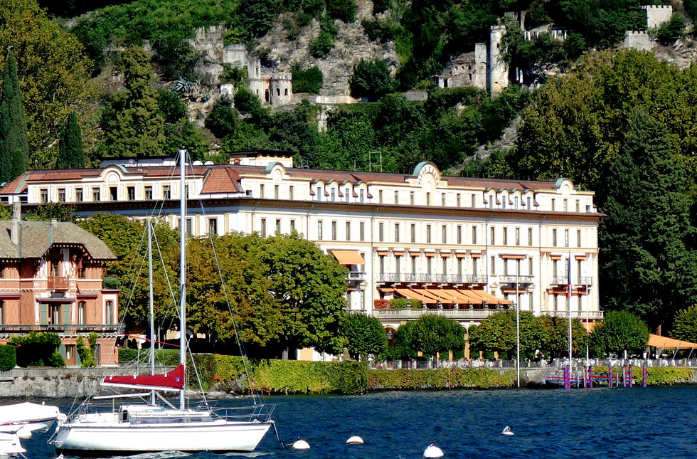 Faça um passeio de barco por parte de um braço do Lago di Como