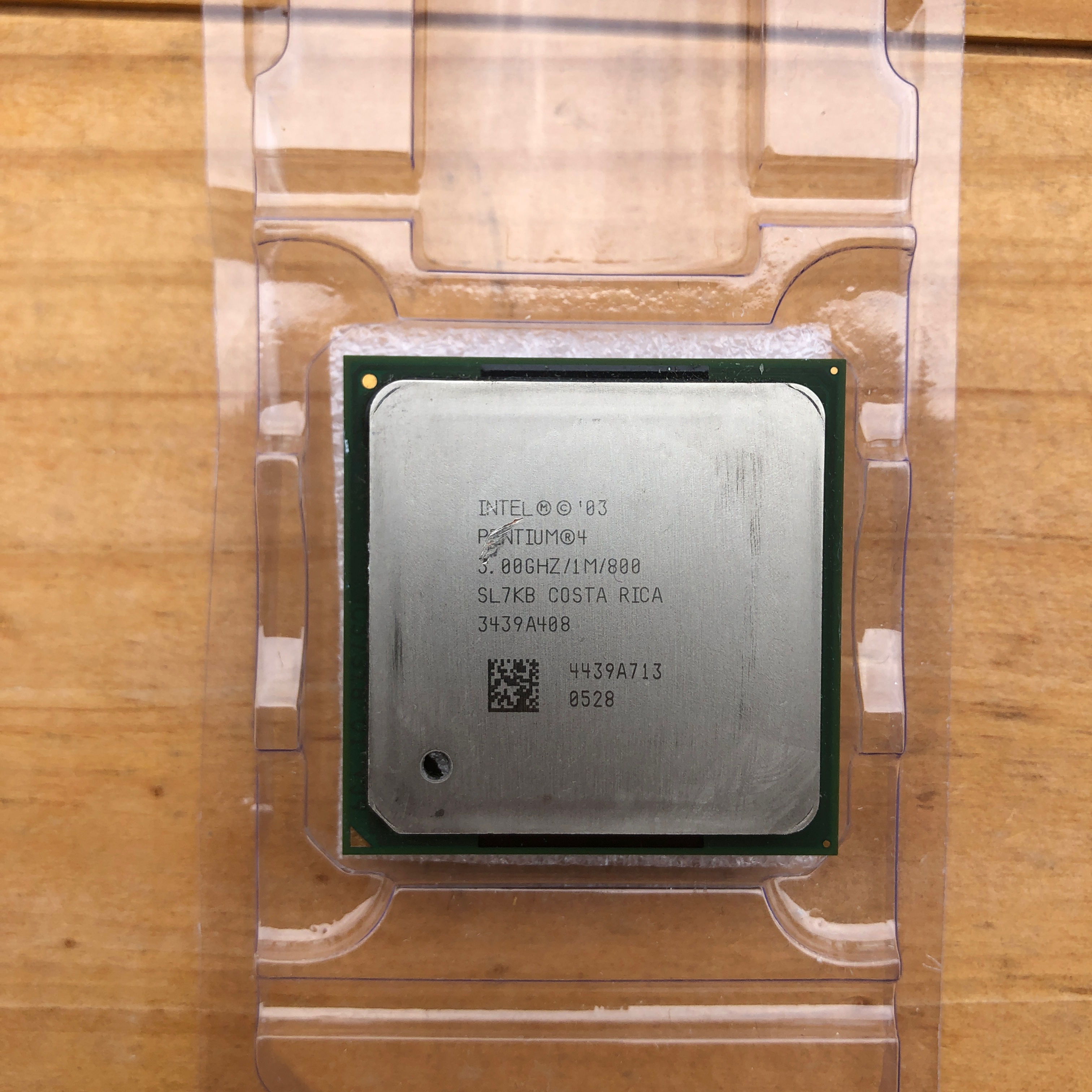 Intel Pentium 4 3.0E GHz — SL7KB