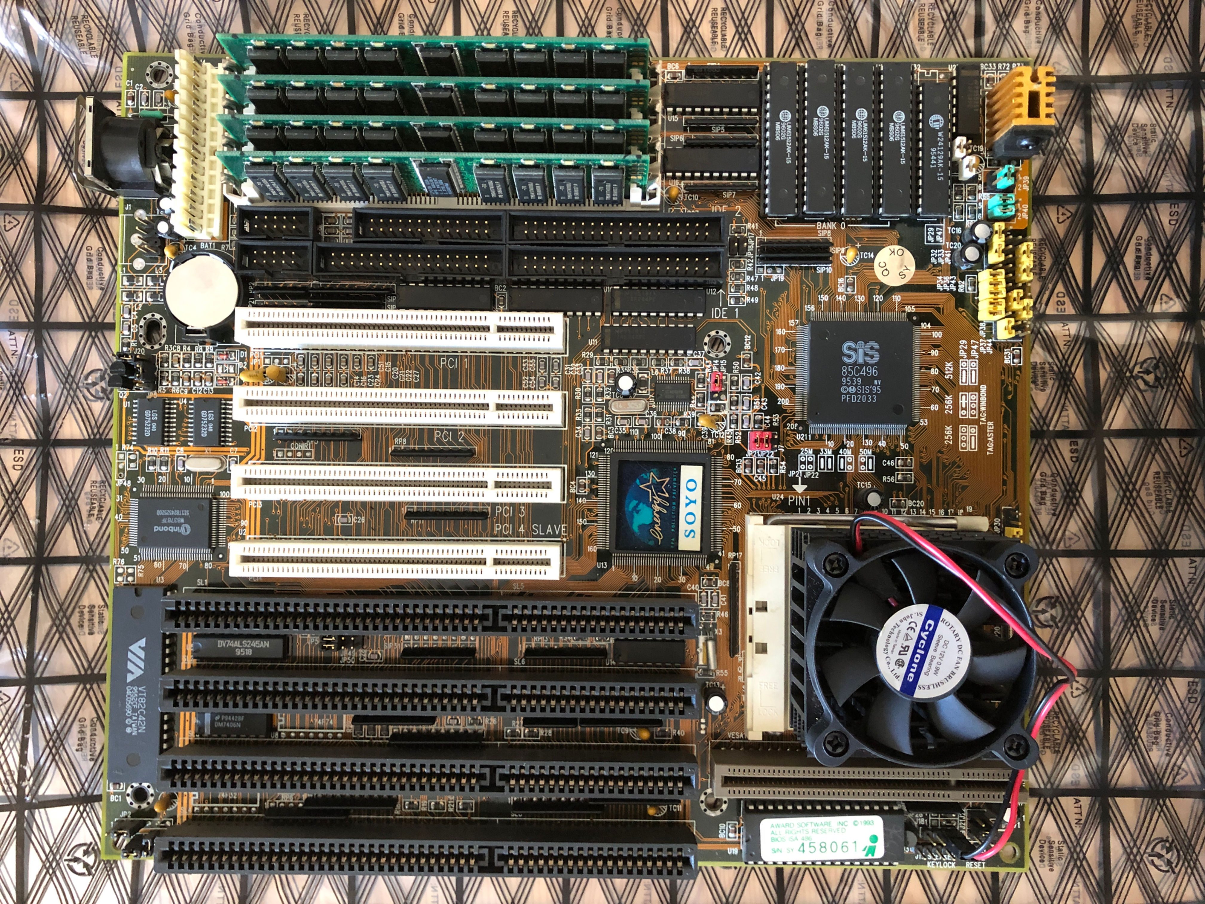 Soyo SY-4SAW2 VLB 486 Motherboard