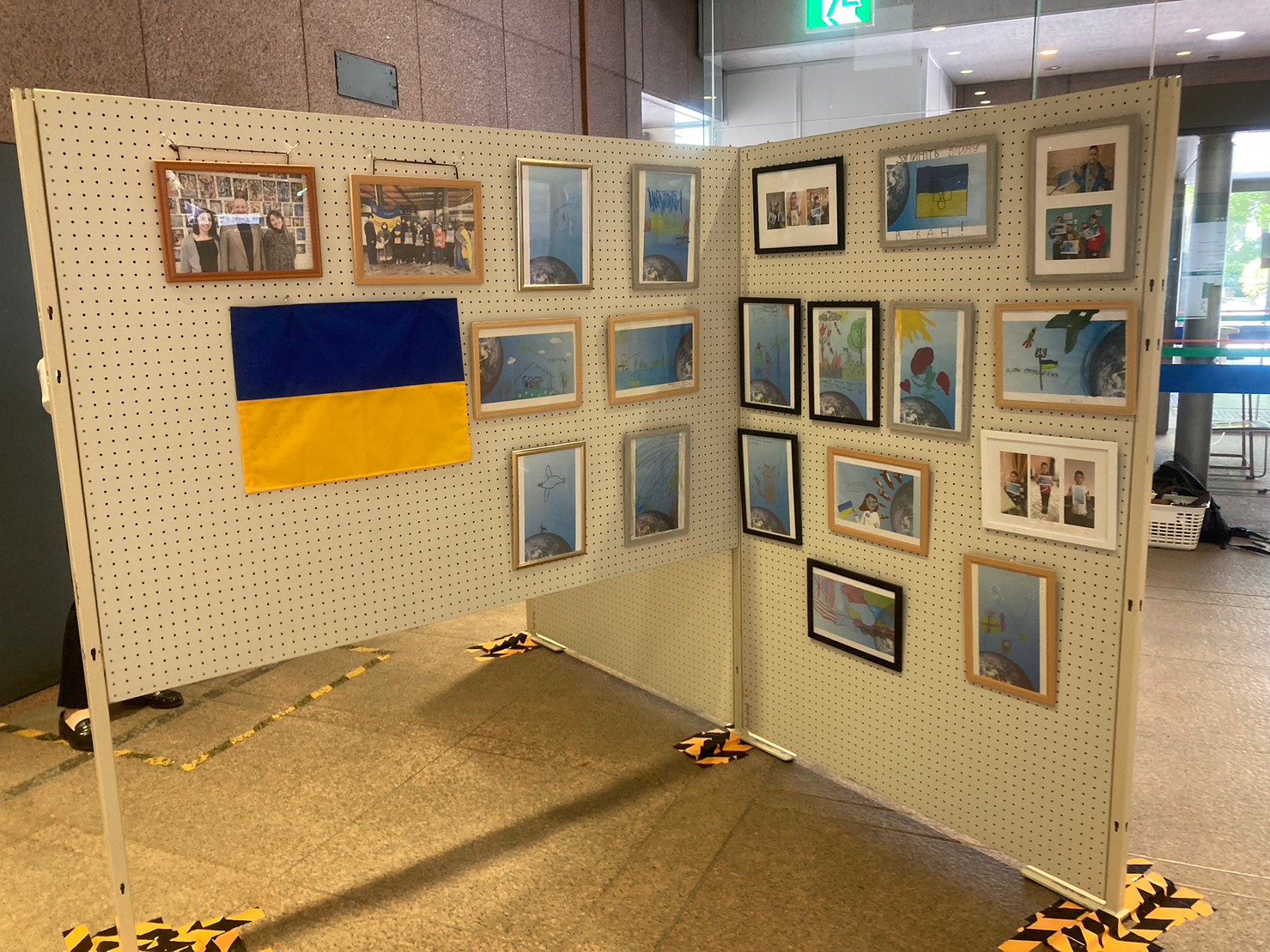 絵の展示を行いました！@前橋市役所の活動写真 - d4d5b2 4edffec283814adebc6adb9e9e4bb09d~mv2