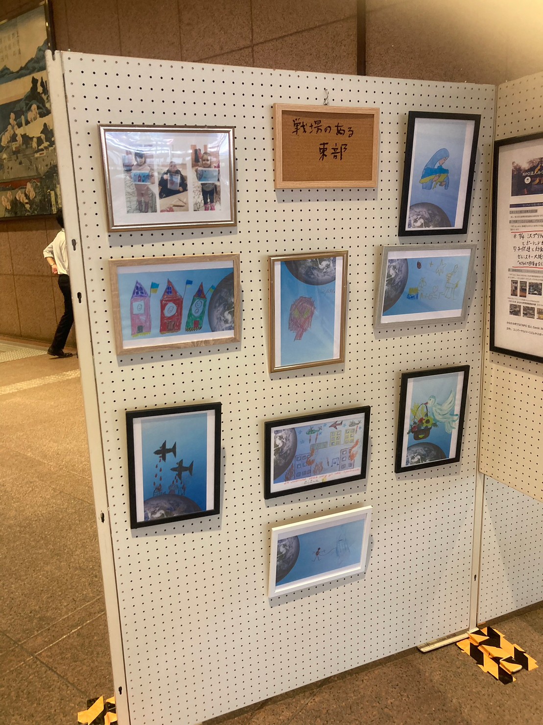 絵の展示を行いました！@前橋市役所の活動写真 - d4d5b2 9034ea766ede41afab3c35b46d57b476~mv2