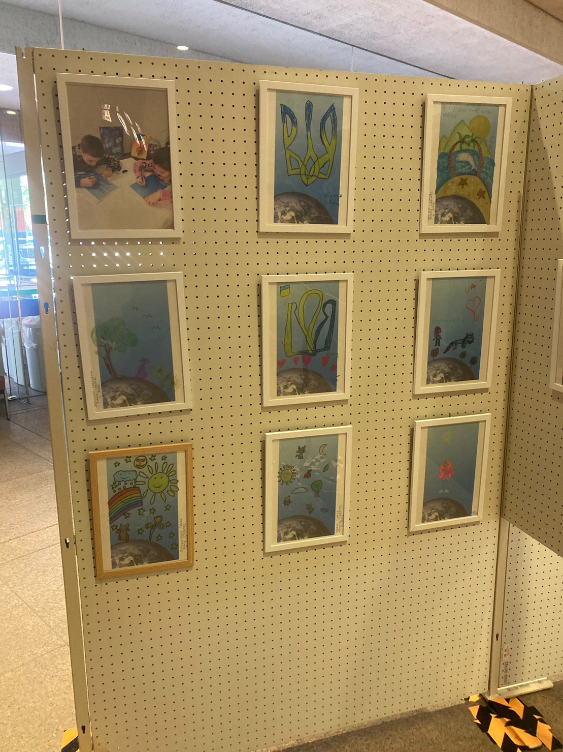 絵の展示を行いました！@前橋市役所の活動写真 - d4d5b2 ffa3b073c3d54e64a2a60a0f0a9f44a2~mv2