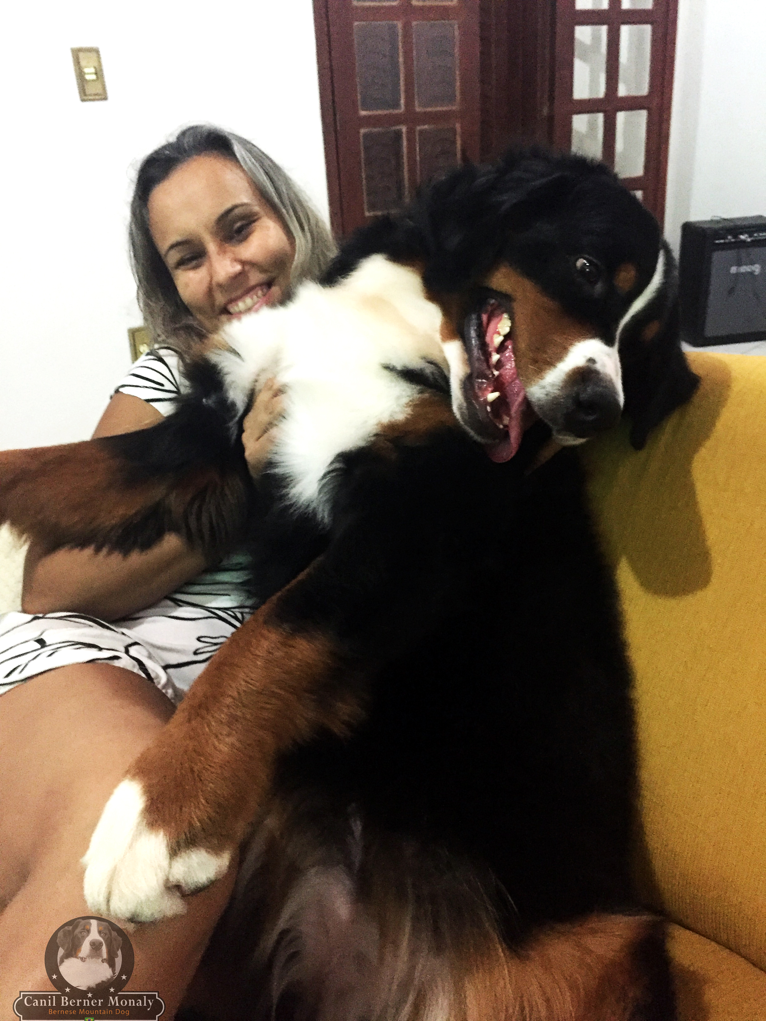 Dando uma amassada na mamãe.