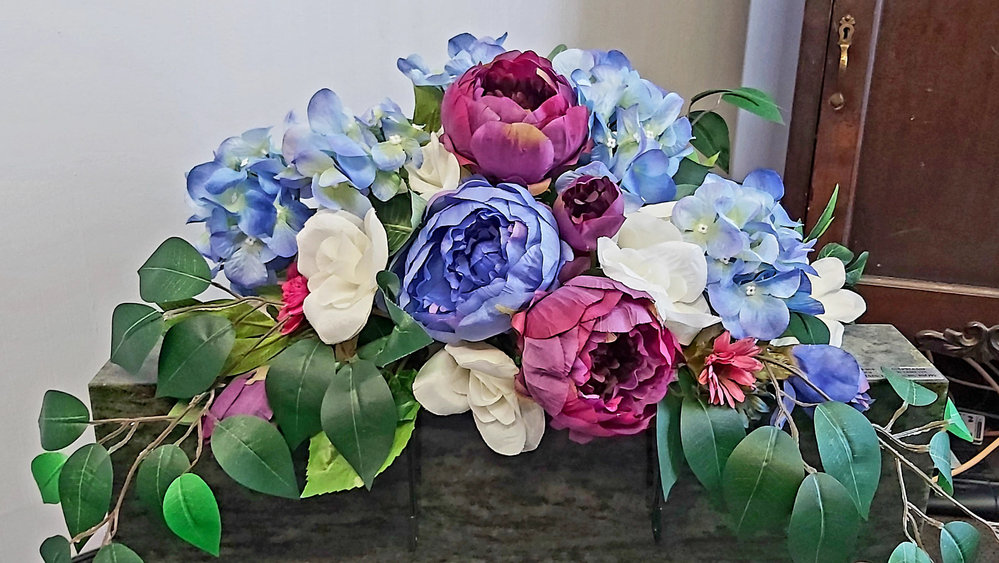 Floral arrangement for monument (A7)