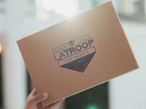 Tel que vu dans la boîte LaTroop