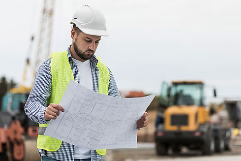 plan-moyen-homme-regardant-projet.jpg