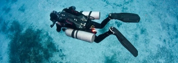 Dubbele tank met Sidemount duiken