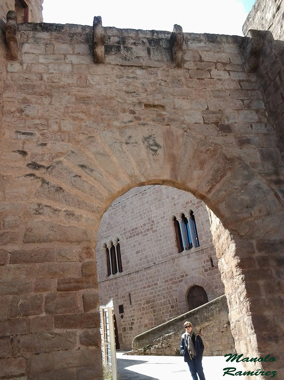 Cardona. Portal de Graells (2)