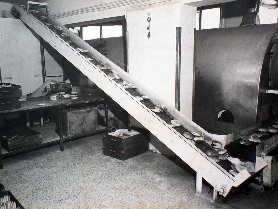 Black and white photo of an old conveyor belt system