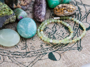 How to Choose Crystal Jewelry by Your Star Sign: Aries, Taurus, Gemini and Cancer Zodiac Signs