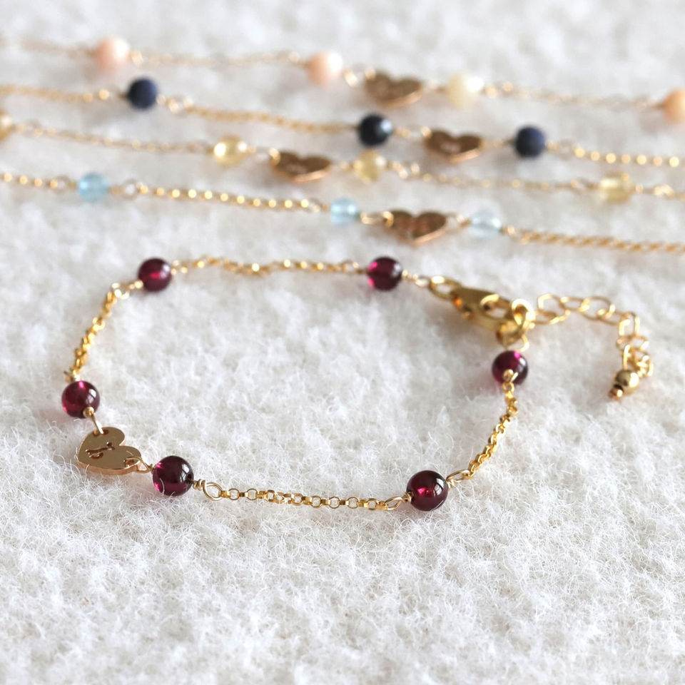 Close-up of Capricorn station anklet with secure clasp. High-quality garnet birthstone jewelry handcrafted in Canada