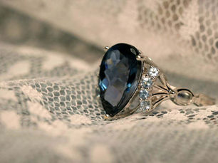 How to Wear Blue Topaz Jewelry: Metal Choice, Styling Tips, and Gemstone Healing Synergy