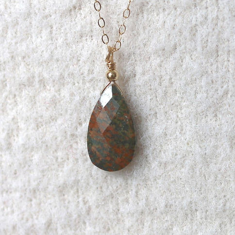 High-quality Unakite pear pendant, natural color of green and red of limited gemstone jewelry for quiet luxury style Shokoro