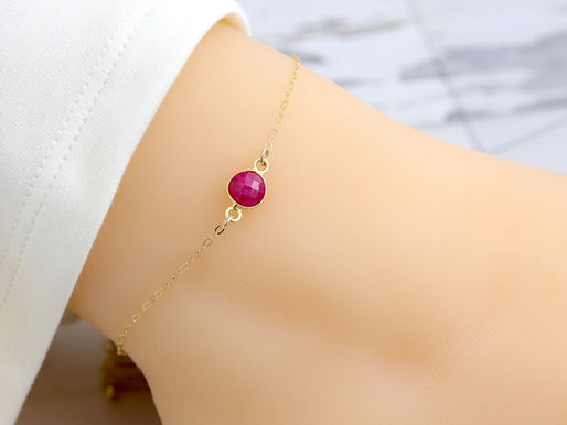 The Importance of Crystal Hardness in Dainty Jewelry Selection